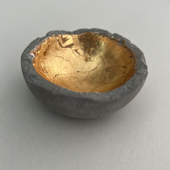 Creative Co-Op DA5827-1 Grey Cement Bowl with Gold Leaf Interior - Picture 2 of 10